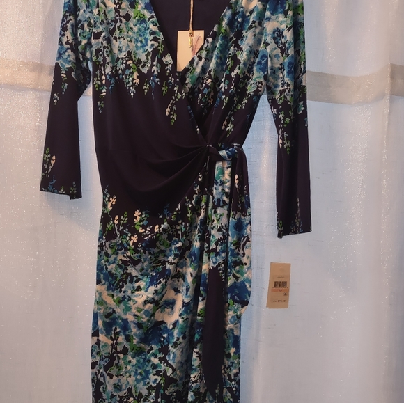 Dress - Picture 7 of 7